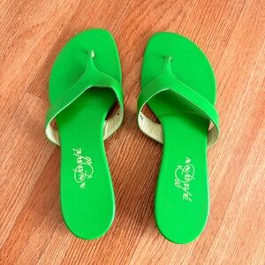 Vintage Y2K Andre Green Leather Flat Thong Sandals